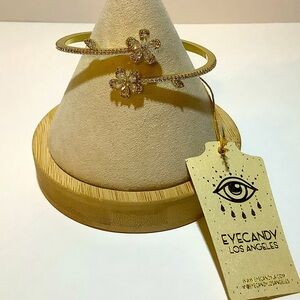 Eye Candy LA Goldtone Crystal 3D Daisy Flower Bracelet New
